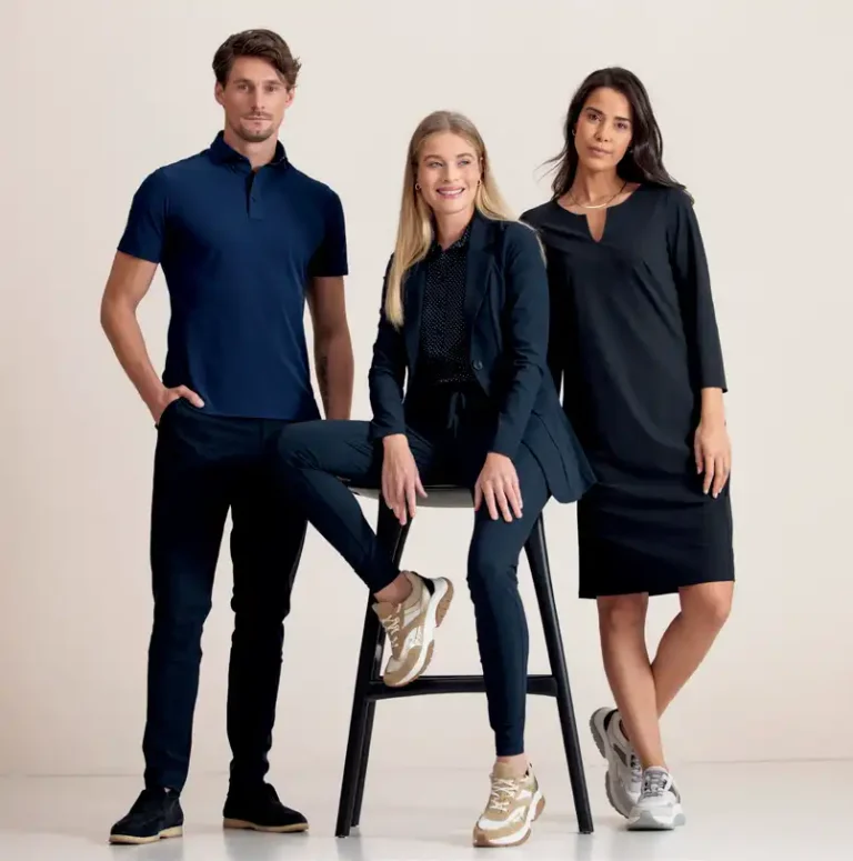Bedrijfskleding in travelstof van Studio Anneloes via Kraan Mode Aalsmeer
